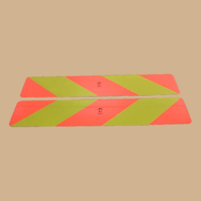 markeringsbord opleggers >3500kg 566mm x 132mm rood / geel schuin gestreept 2 x 566mm (1x links, 1x rechts)